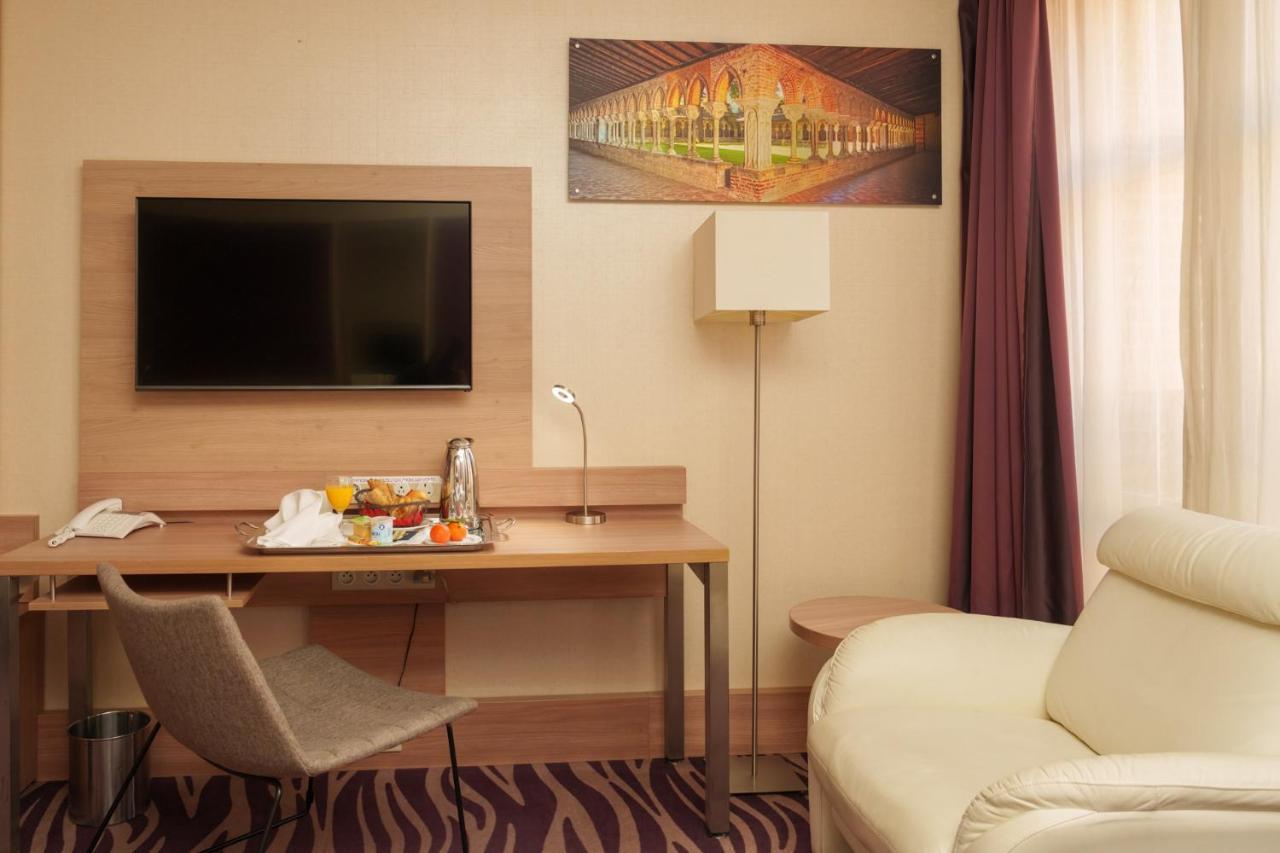 Standard Queen Room Accessible,1393934708:JPEG
